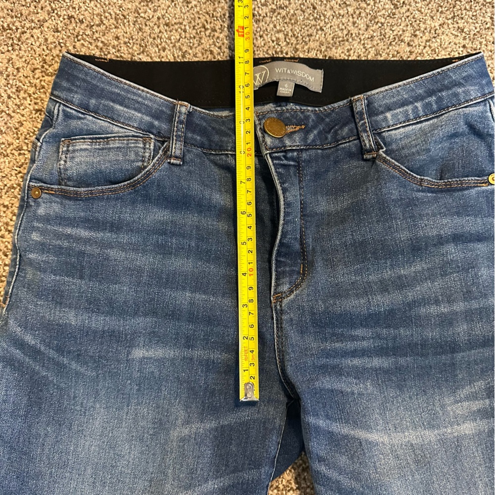 Wit & Wisdom 'Ab'Solution Raw Hem Slim Straight Jeans - Size 6 - Medium Wash - Picture 4 of 8